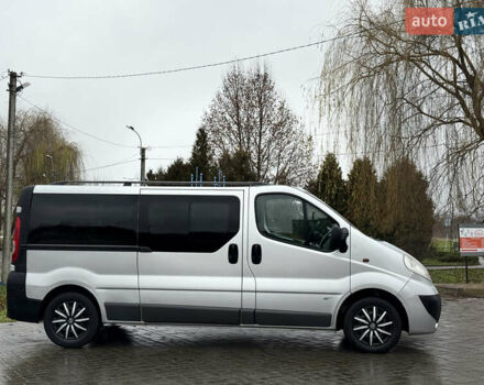 Серый Опель Виваро, объемом двигателя 2 л и пробегом 290 тыс. км за 14650 $, фото 4 на Automoto.ua