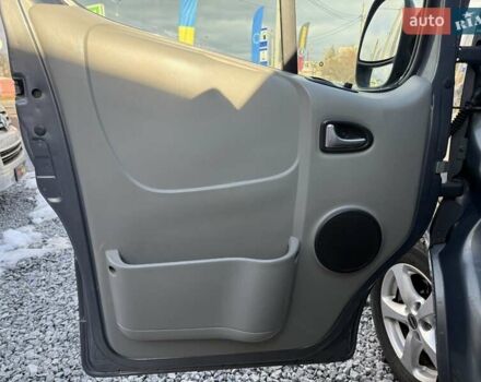 Серый Опель Виваро, объемом двигателя 2 л и пробегом 244 тыс. км за 13000 $, фото 13 на Automoto.ua