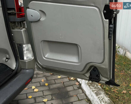 Сірий Опель Віваро, об'ємом двигуна 2 л та пробігом 282 тис. км за 13850 $, фото 18 на Automoto.ua