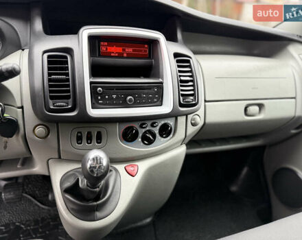 Серый Опель Виваро, объемом двигателя 2 л и пробегом 290 тыс. км за 14650 $, фото 18 на Automoto.ua