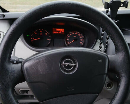 Серый Опель Виваро, объемом двигателя 2 л и пробегом 261 тыс. км за 16500 $, фото 4 на Automoto.ua