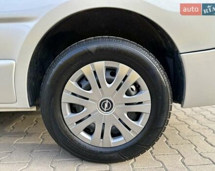 Сірий Опель Віваро, об'ємом двигуна 2 л та пробігом 225 тис. км за 16200 $, фото 15 на Automoto.ua