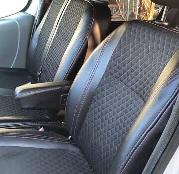 Серый Опель Виваро, объемом двигателя 2 л и пробегом 268 тыс. км за 15400 $, фото 6 на Automoto.ua