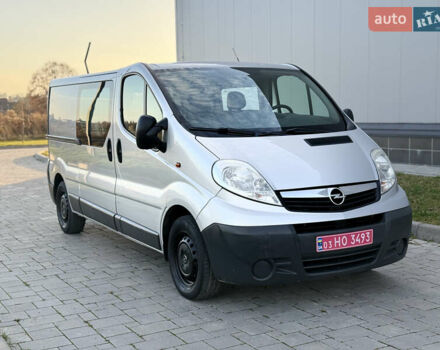 Серый Опель Виваро, объемом двигателя 2 л и пробегом 352 тыс. км за 14950 $, фото 2 на Automoto.ua