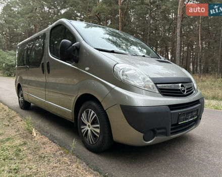 Серый Опель Виваро, объемом двигателя 2 л и пробегом 260 тыс. км за 15800 $, фото 2 на Automoto.ua