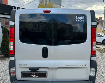 Серый Опель Виваро, объемом двигателя 2 л и пробегом 286 тыс. км за 15200 $, фото 3 на Automoto.ua