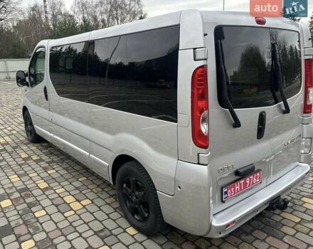 Серый Опель Виваро, объемом двигателя 2 л и пробегом 260 тыс. км за 16300 $, фото 4 на Automoto.ua