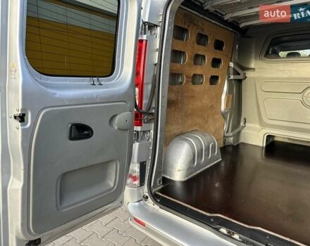 Сірий Опель Віваро, об'ємом двигуна 2 л та пробігом 225 тис. км за 16200 $, фото 18 на Automoto.ua