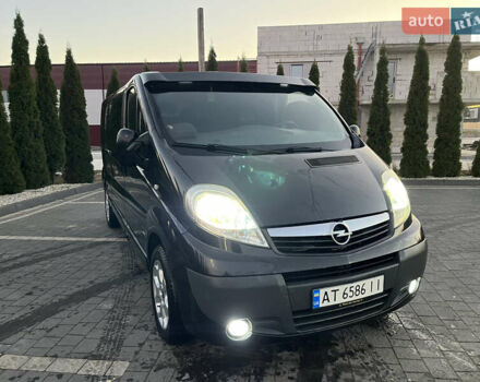 Серый Опель Виваро, объемом двигателя 2 л и пробегом 211 тыс. км за 14750 $, фото 1 на Automoto.ua