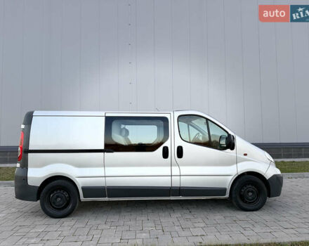 Серый Опель Виваро, объемом двигателя 2 л и пробегом 352 тыс. км за 14950 $, фото 3 на Automoto.ua