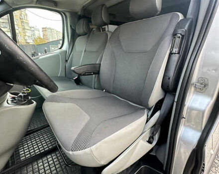 Серый Опель Виваро, объемом двигателя 2 л и пробегом 286 тыс. км за 15200 $, фото 7 на Automoto.ua