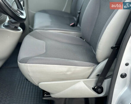 Серый Опель Виваро, объемом двигателя 2 л и пробегом 320 тыс. км за 14500 $, фото 36 на Automoto.ua