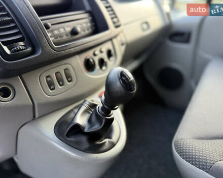 Сірий Опель Віваро, об'ємом двигуна 2 л та пробігом 260 тис. км за 14850 $, фото 15 на Automoto.ua