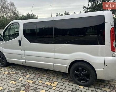 Серый Опель Виваро, объемом двигателя 2 л и пробегом 260 тыс. км за 16300 $, фото 3 на Automoto.ua