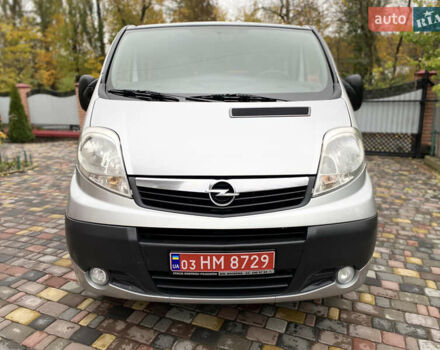 Серый Опель Виваро, объемом двигателя 2 л и пробегом 287 тыс. км за 14700 $, фото 6 на Automoto.ua