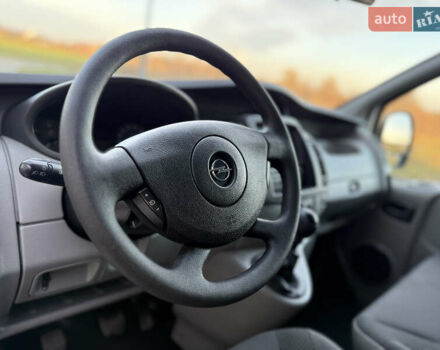 Серый Опель Виваро, объемом двигателя 2 л и пробегом 352 тыс. км за 14950 $, фото 13 на Automoto.ua