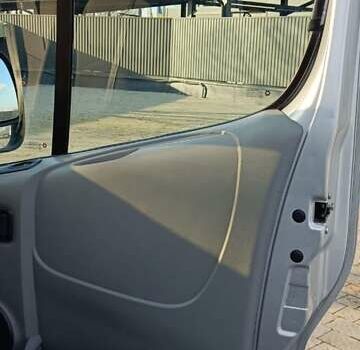 Серый Опель Виваро, объемом двигателя 2 л и пробегом 386 тыс. км за 16600 $, фото 37 на Automoto.ua