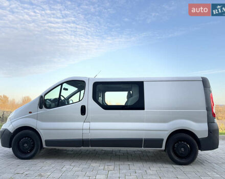 Серый Опель Виваро, объемом двигателя 2 л и пробегом 352 тыс. км за 14950 $, фото 7 на Automoto.ua