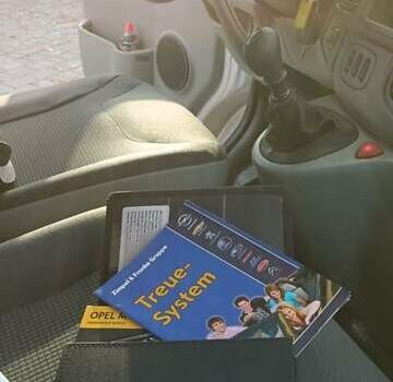 Серый Опель Виваро, объемом двигателя 2 л и пробегом 386 тыс. км за 16600 $, фото 48 на Automoto.ua