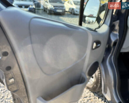 Опель Виваро 2013 в Черновцах на Automoto.ua Серый Опель Виваро, объемом двигателя 2 л и пробегом 299 тыс. км за 14400 $, фото 26 на Automoto.ua