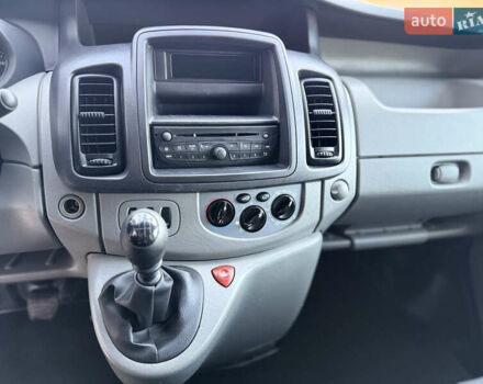 Серый Опель Виваро, объемом двигателя 2 л и пробегом 352 тыс. км за 14950 $, фото 15 на Automoto.ua