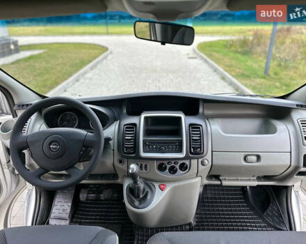 Серый Опель Виваро, объемом двигателя 2 л и пробегом 267 тыс. км за 17000 $, фото 26 на Automoto.ua