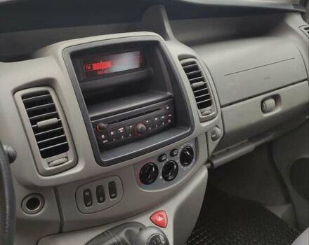 Сірий Опель Віваро, об'ємом двигуна 2 л та пробігом 222 тис. км за 14999 $, фото 30 на Automoto.ua