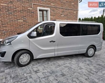 Серый Опель Виваро, объемом двигателя 1.6 л и пробегом 293 тыс. км за 14200 $, фото 4 на Automoto.ua
