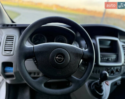 Серый Опель Виваро, объемом двигателя 2 л и пробегом 270 тыс. км за 16750 $, фото 12 на Automoto.ua