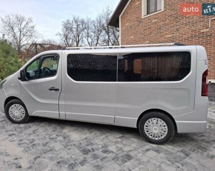 Серый Опель Виваро, объемом двигателя 1.6 л и пробегом 293 тыс. км за 14200 $, фото 3 на Automoto.ua