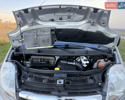 Серый Опель Виваро, объемом двигателя 2 л и пробегом 270 тыс. км за 16750 $, фото 26 на Automoto.ua