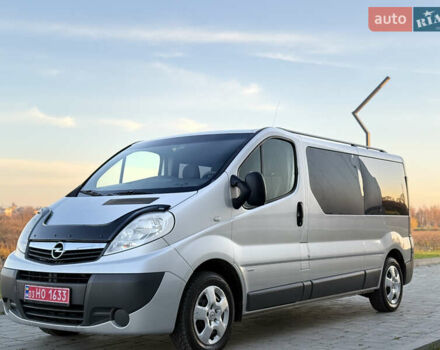 Сірий Опель Віваро, об'ємом двигуна 2 л та пробігом 263 тис. км за 16500 $, фото 1 на Automoto.ua