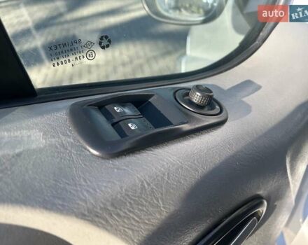 Серый Опель Виваро, объемом двигателя 2 л и пробегом 273 тыс. км за 14800 $, фото 16 на Automoto.ua