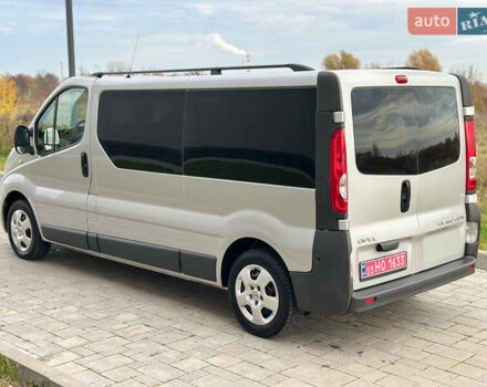 Серый Опель Виваро, объемом двигателя 2 л и пробегом 267 тыс. км за 17000 $, фото 4 на Automoto.ua