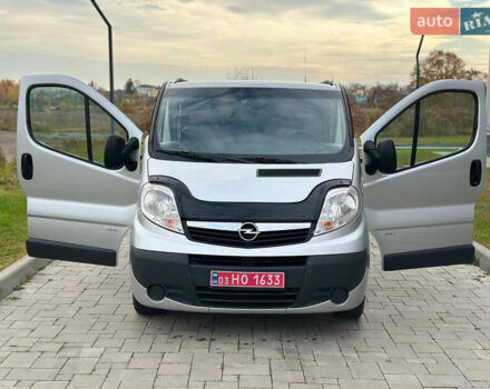 Серый Опель Виваро, объемом двигателя 2 л и пробегом 267 тыс. км за 17000 $, фото 7 на Automoto.ua