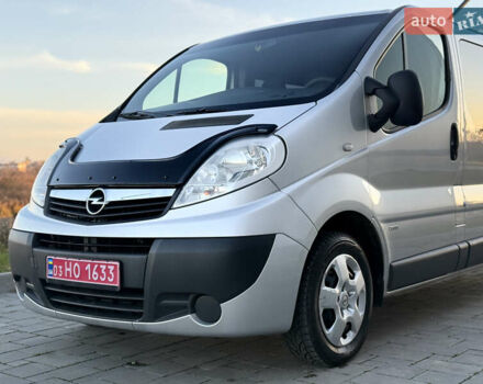 Сірий Опель Віваро, об'ємом двигуна 2 л та пробігом 263 тис. км за 16500 $, фото 2 на Automoto.ua