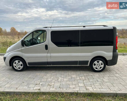 Серый Опель Виваро, объемом двигателя 2 л и пробегом 267 тыс. км за 17000 $, фото 5 на Automoto.ua