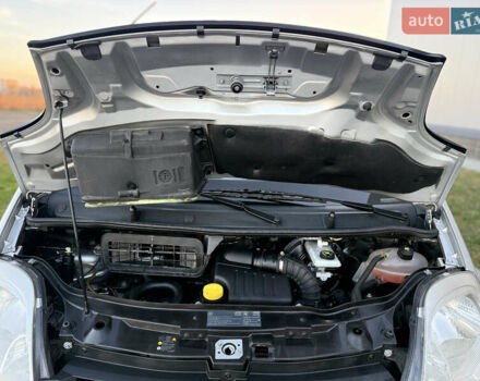 Сірий Опель Віваро, об'ємом двигуна 2 л та пробігом 263 тис. км за 16500 $, фото 26 на Automoto.ua