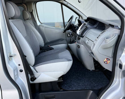 Серый Опель Виваро, объемом двигателя 2 л и пробегом 270 тыс. км за 16750 $, фото 14 на Automoto.ua