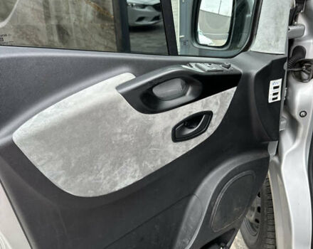 Серый Опель Виваро, объемом двигателя 1.6 л и пробегом 252 тыс. км за 10000 $, фото 4 на Automoto.ua