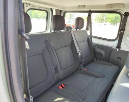 Серый Опель Виваро, объемом двигателя 1.6 л и пробегом 175 тыс. км за 16000 $, фото 4 на Automoto.ua