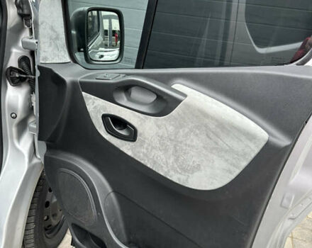 Серый Опель Виваро, объемом двигателя 1.6 л и пробегом 252 тыс. км за 10000 $, фото 6 на Automoto.ua