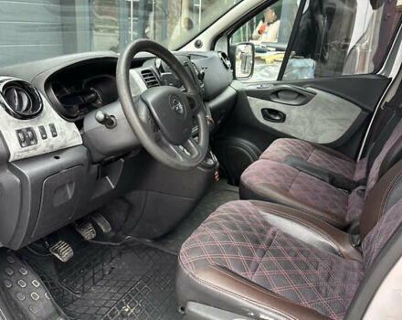 Серый Опель Виваро, объемом двигателя 1.6 л и пробегом 252 тыс. км за 10000 $, фото 5 на Automoto.ua