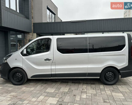 Серый Опель Виваро, объемом двигателя 1.6 л и пробегом 252 тыс. км за 10000 $, фото 3 на Automoto.ua