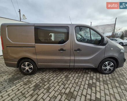 Серый Опель Виваро, объемом двигателя 1.6 л и пробегом 239 тыс. км за 12999 $, фото 5 на Automoto.ua