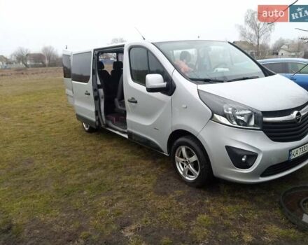 Серый Опель Виваро, объемом двигателя 1.6 л и пробегом 259 тыс. км за 17800 $, фото 2 на Automoto.ua