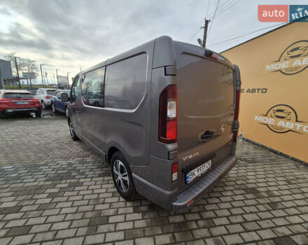 Серый Опель Виваро, объемом двигателя 1.6 л и пробегом 239 тыс. км за 12999 $, фото 2 на Automoto.ua