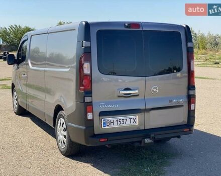 Сірий Опель Віваро, об'ємом двигуна 1.6 л та пробігом 219 тис. км за 15000 $, фото 4 на Automoto.ua