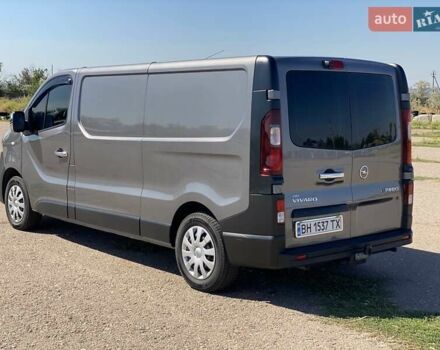 Сірий Опель Віваро, об'ємом двигуна 1.6 л та пробігом 219 тис. км за 15000 $, фото 5 на Automoto.ua