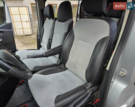 Серый Опель Виваро, объемом двигателя 1.6 л и пробегом 185 тыс. км за 22000 $, фото 29 на Automoto.ua